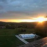 V Brdech S Bazenem, Infra Saunou A Vybavenim