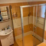V Brdech S Bazenem, Infra Saunou A Vybavenim