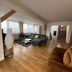 V Brdech S Bazenem, Infra Saunou A Vybavenim