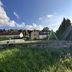V Brdech S Bazenem, Infra Saunou A Vybavenim