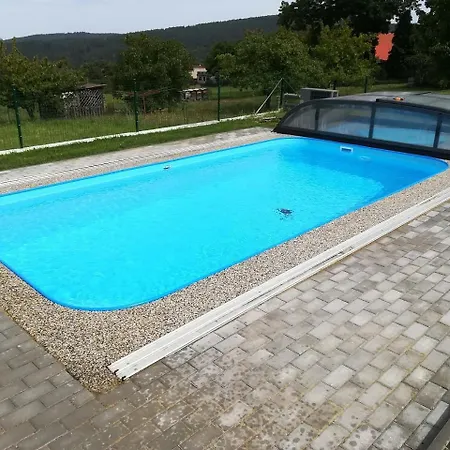 V Brdech S Bazenem, Infra Saunou A Vybavenim