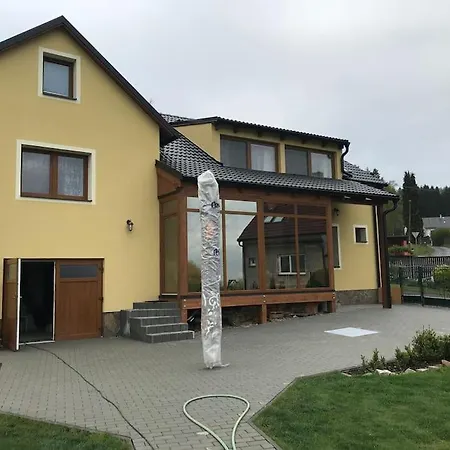 V Brdech S Bazénem, Infra Saunou A Vybavením *