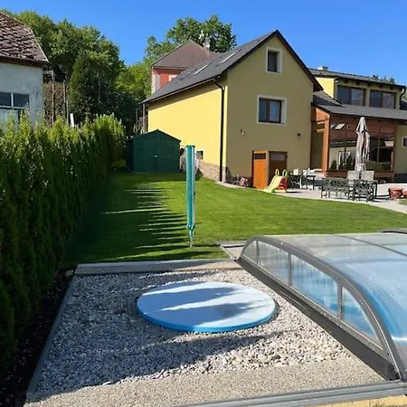 V Brdech S Bazenem, Infra Saunou A Vybavenim Willa Mala Viska