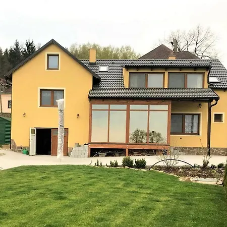 V Brdech S Bazenem, Infra Saunou A Vybavenim Willa *