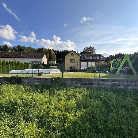 V Brdech S Bazénem, Infra Saunou A Vybavením Villa *