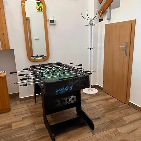 V Brdech S Bazénem, Infra Saunou A Vybavením *