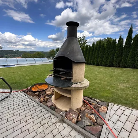 V Brdech S Bazénem, Infra Saunou A Vybavením Villa *