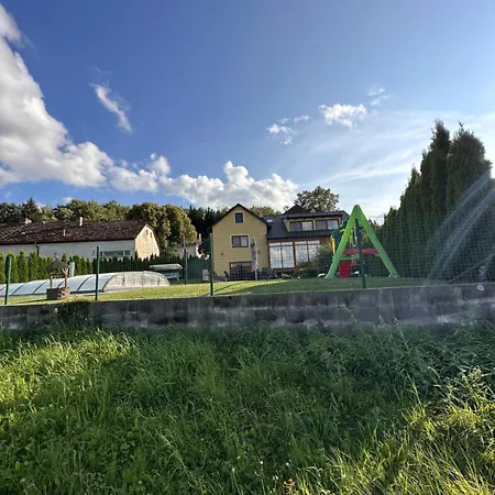 V Brdech S Bazenem, Infra Saunou A Vybavenim