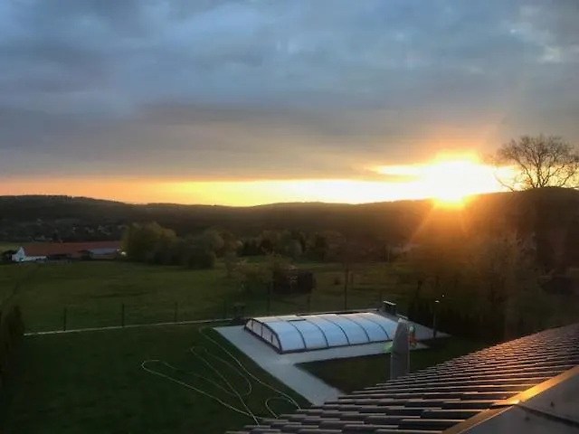 V Brdech S Bazenem, Infra Saunou A Vybavenim