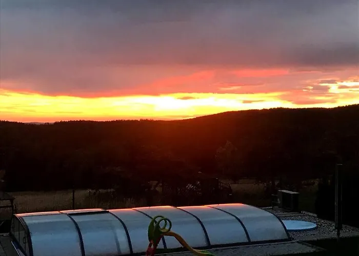 V Brdech S Bazenem, Infra Saunou A Vybavenim