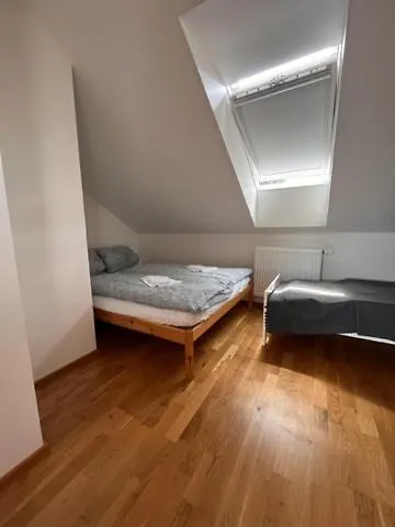 V Brdech S Bazenem, Infra Saunou A Vybavenim