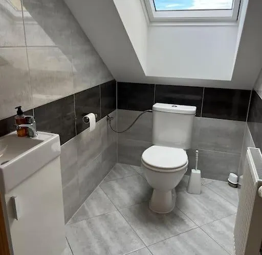 V Brdech S Bazenem, Infra Saunou A Vybavenim