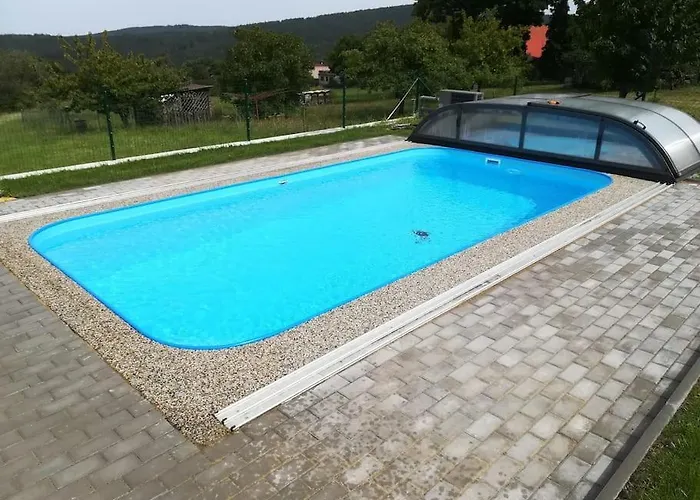 V Brdech S Bazenem, Infra Saunou A Vybavenim