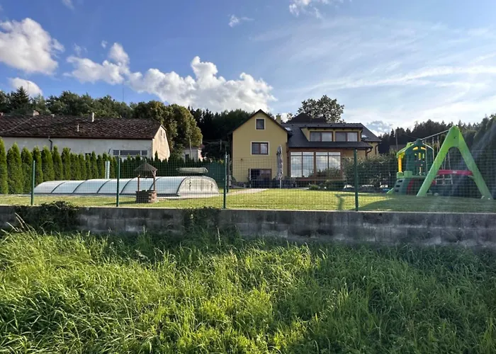 V Brdech S Bazenem, Infra Saunou A Vybavenim Willa *