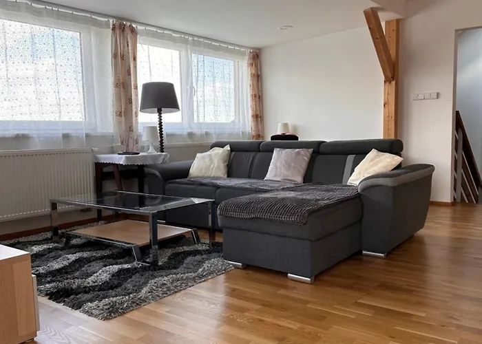 V Brdech S Bazenem, Infra Saunou A Vybavenim Mala Viska