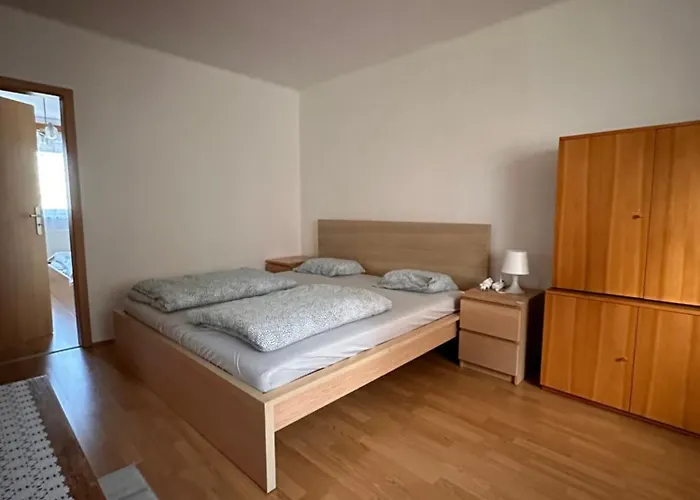 V Brdech S Bazenem, Infra Saunou A Vybavenim Willa