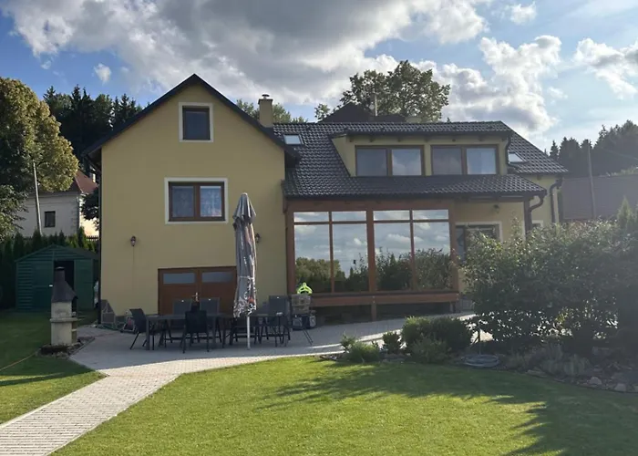 V Brdech S Bazenem, Infra Saunou A Vybavenim *